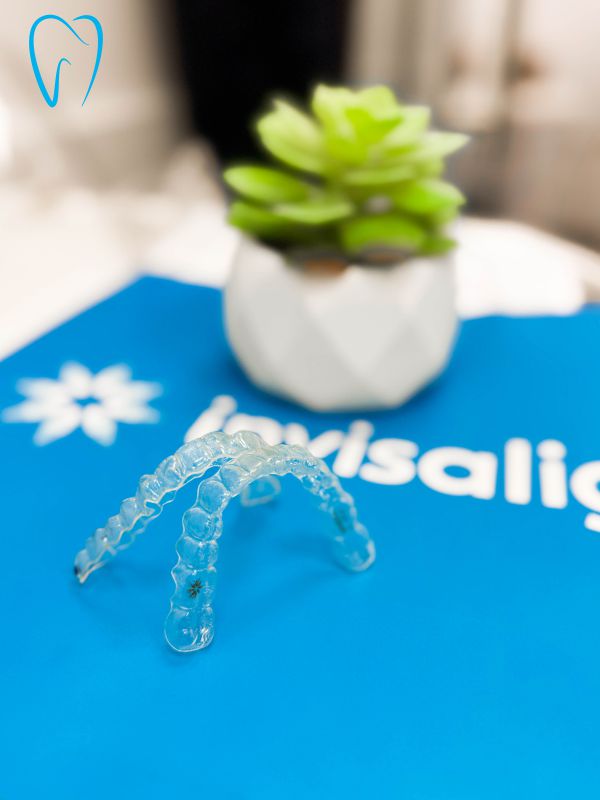 Лечение с алайнери Invisalign на атрактивна цена в гр. Варна - Дентална клиника IDENTITY от Д-р Ивелина Банчева